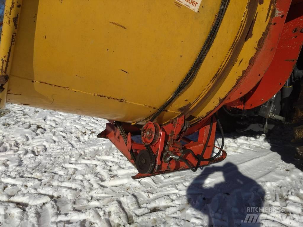 Tomahawk 5050 Rundballerivere, -kuttere og -utpakkere