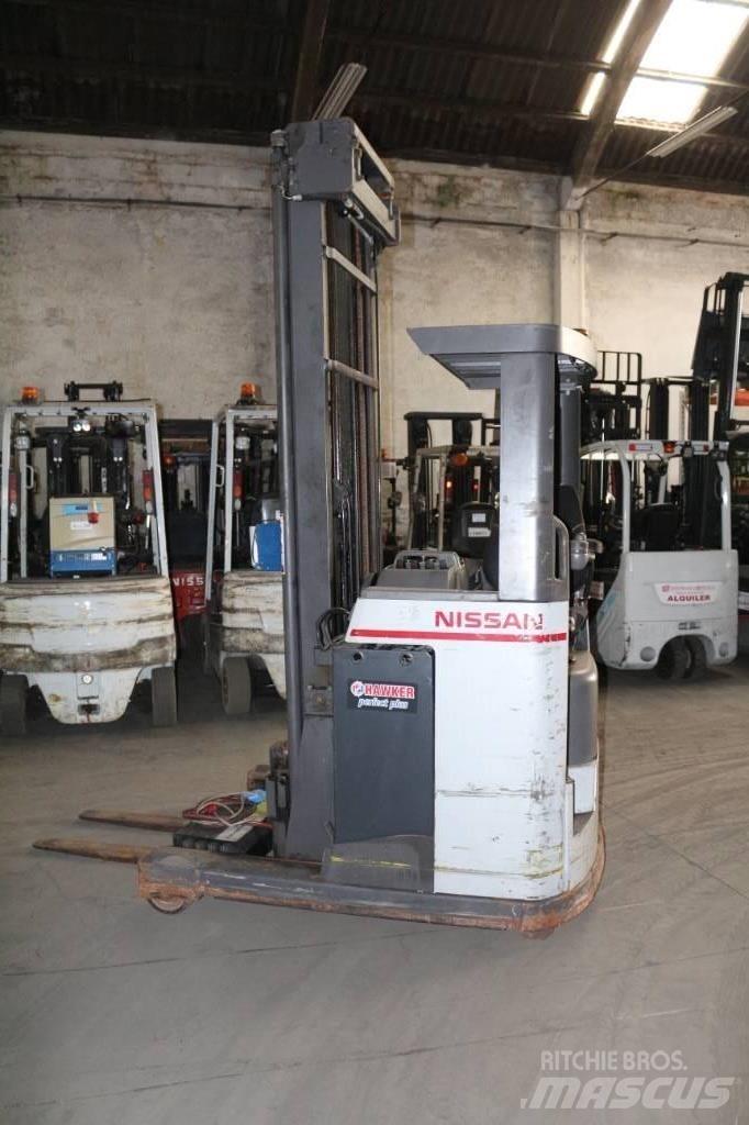 Nissan UNS 160 Skyvemasttruck