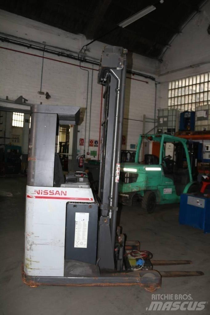 Nissan UNS 160 Skyvemasttruck