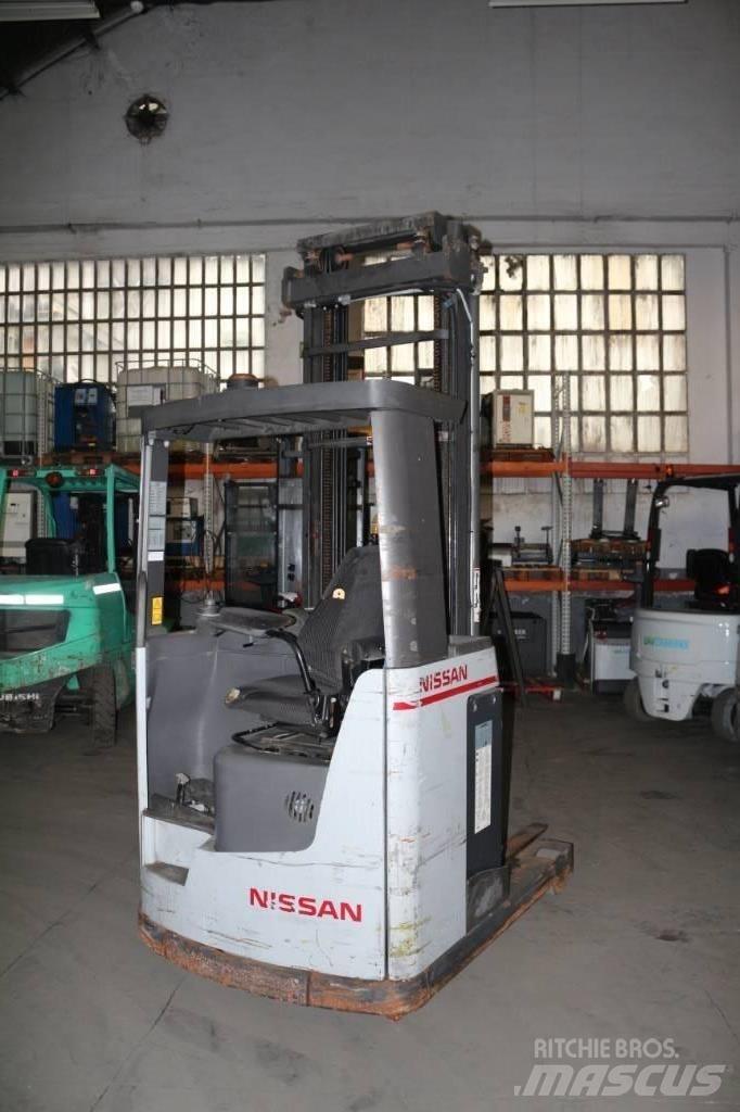 Nissan UNS 160 Skyvemasttruck