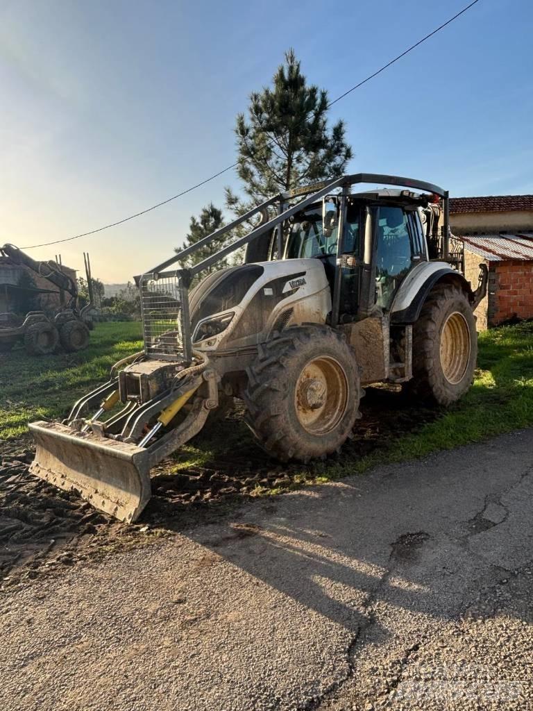Valtra T 174 Lassbærere