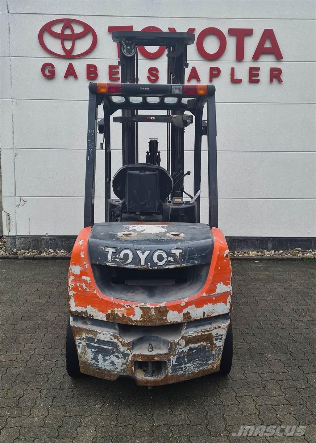 Toyota 02-8FDF30 Diesel Trucker