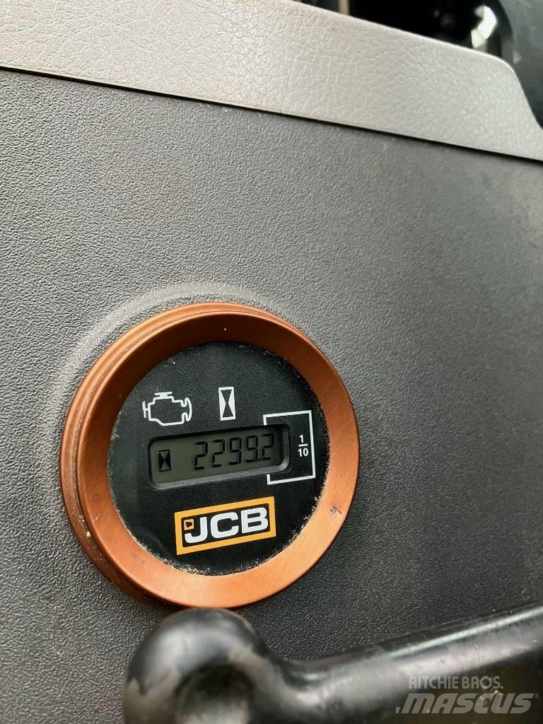 JCB 220X LC Beltegraver