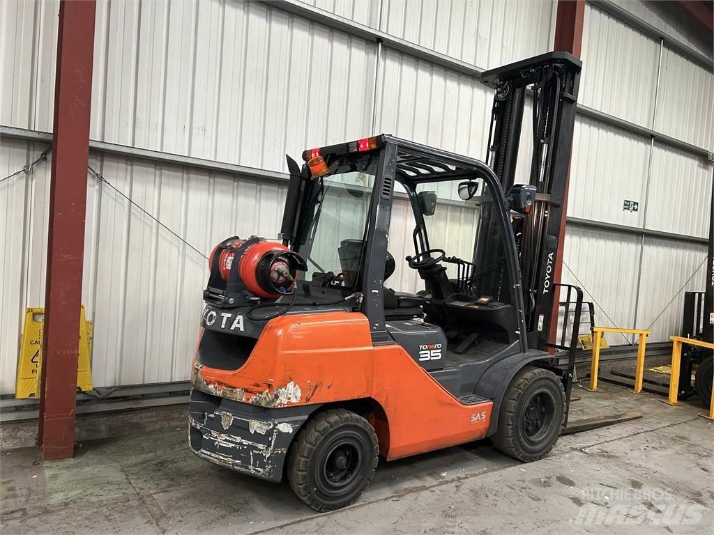 Toyota 02-8FGJF35 Propan trucker