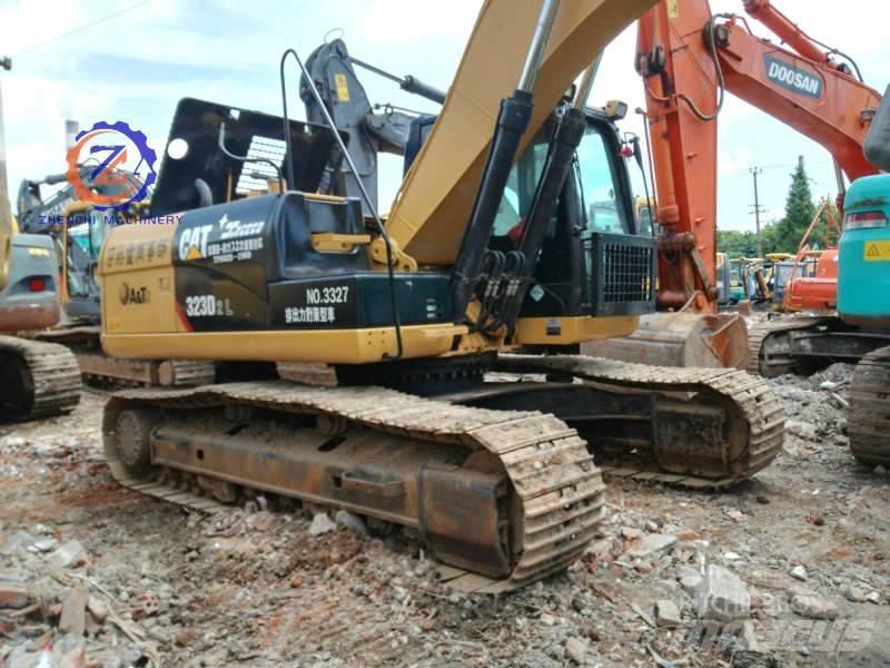CAT 323 D L Beltegraver
