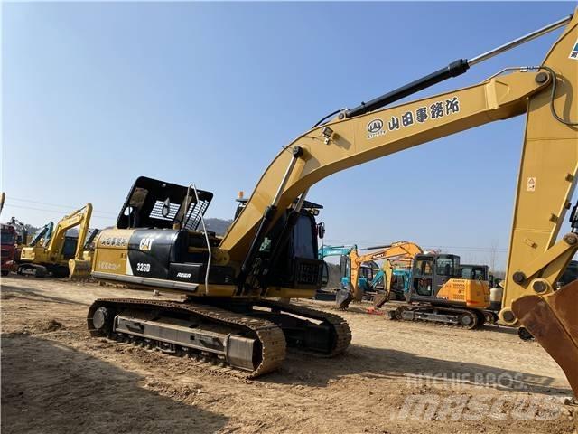 CAT 326D Beltegraver