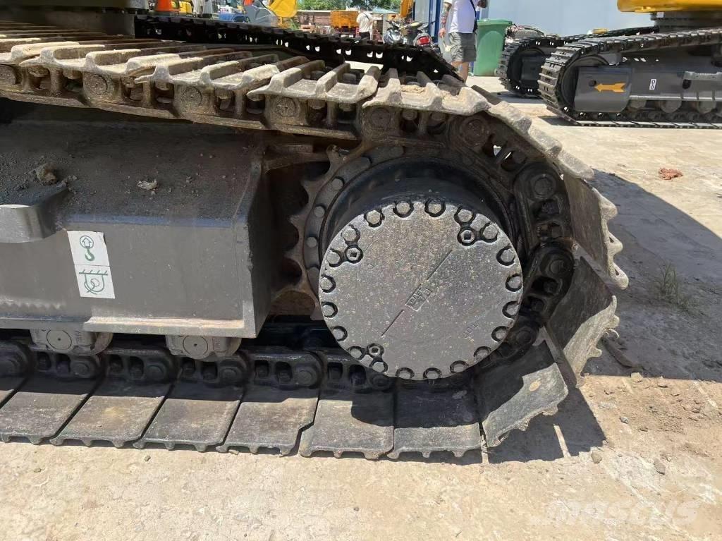 Komatsu 220 Beltegraver