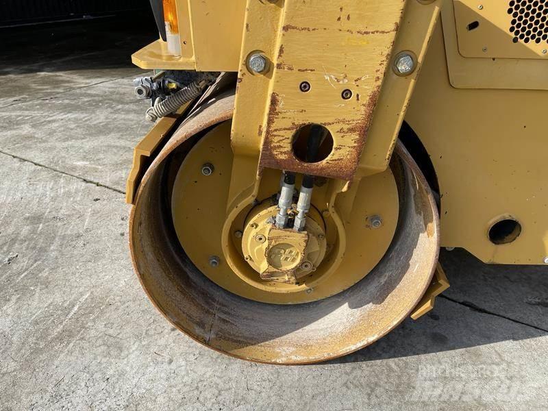 CAT CB 24 Tandem Valser