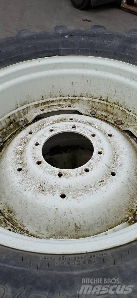 Firestone 540/65R_34 Dekk, hjul og felger
