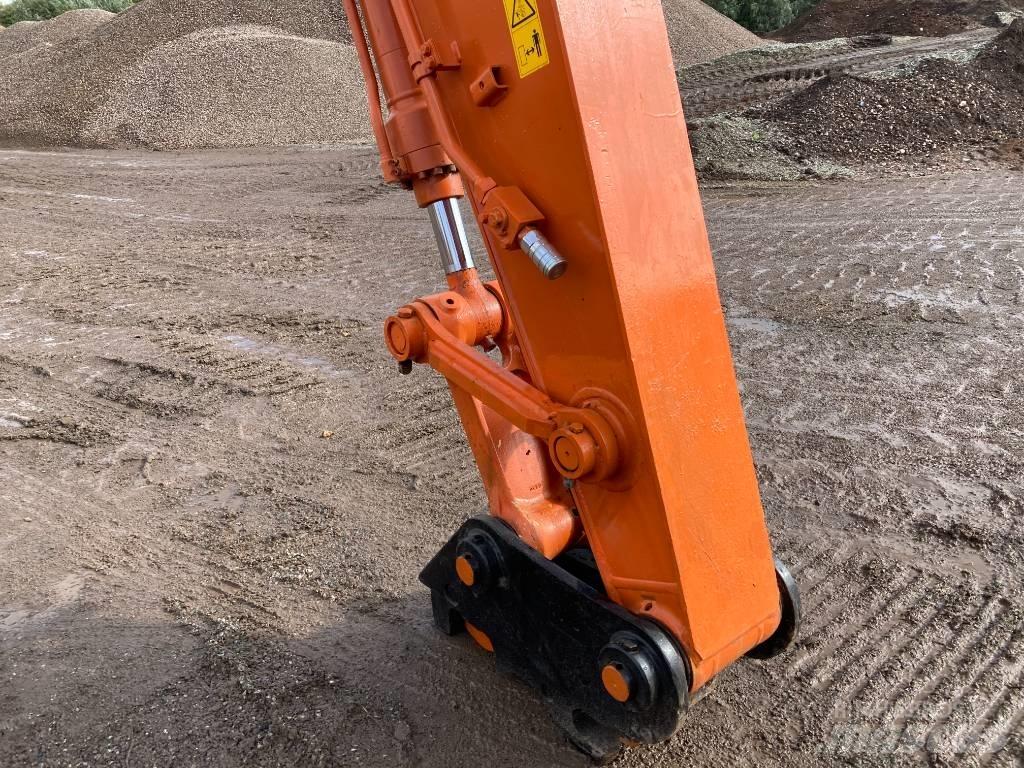 Hitachi ZX225USLC-6 Beltegraver