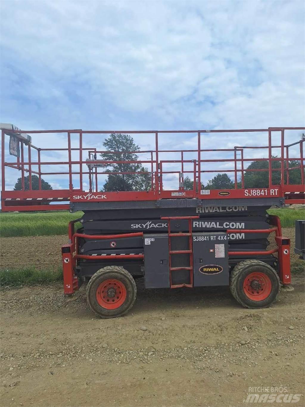 SkyJack 8841RT Sakselifter