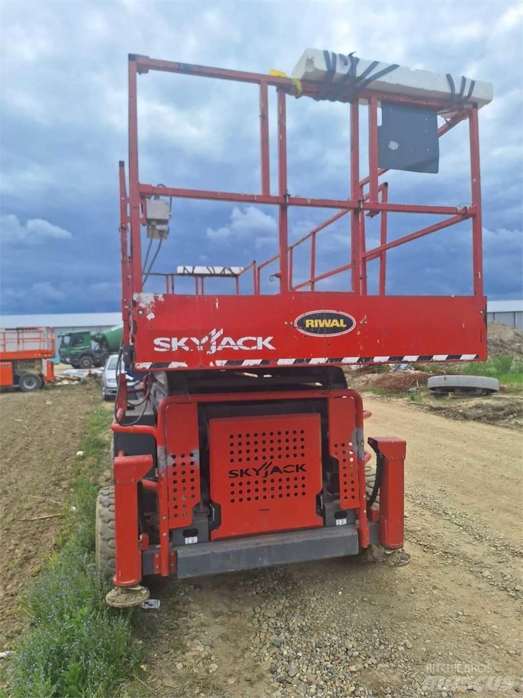 SkyJack 8841RT Sakselifter