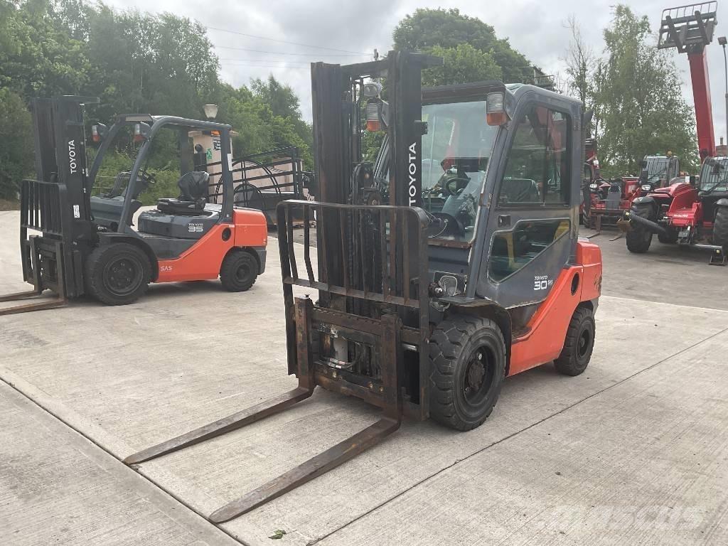 Toyota 02-8 FDF 30 Diesel Trucker
