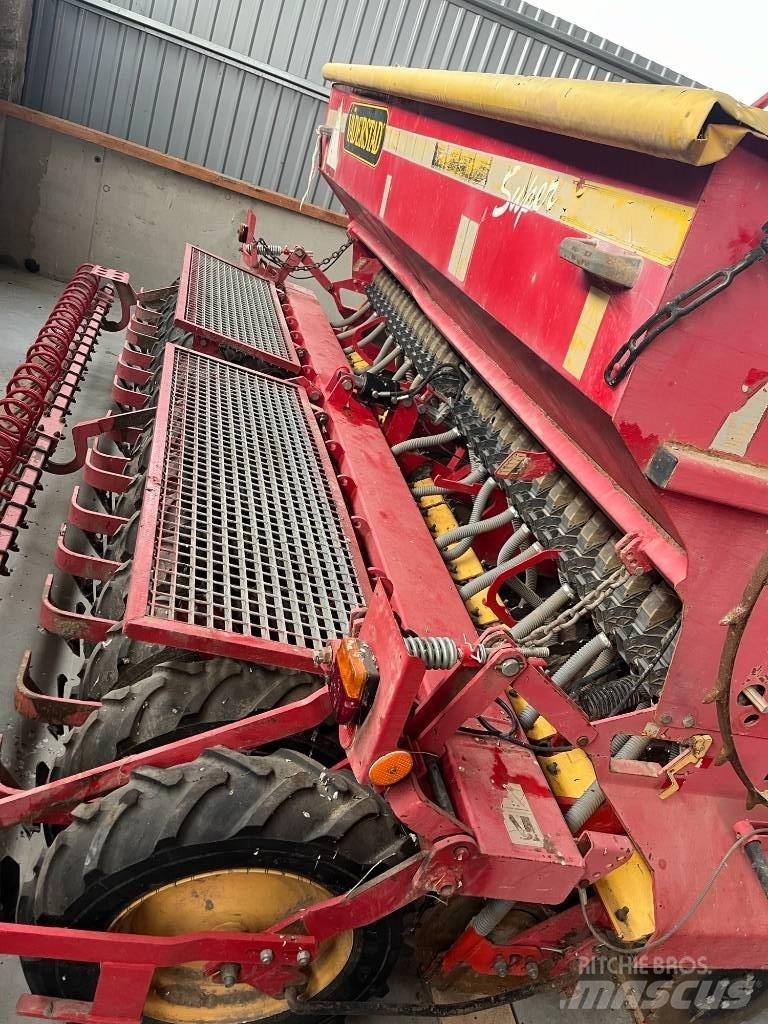 Väderstad Rapid400C Kombinerte såmaskiner
