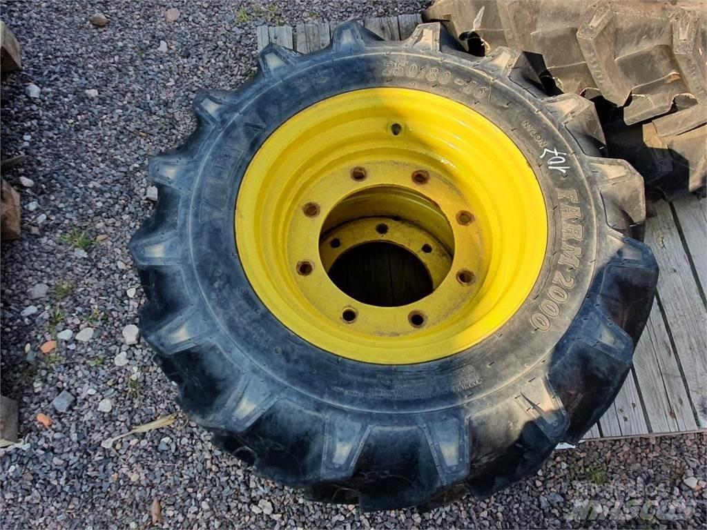 BKT 250/80-16 x2 Dekk, hjul og felger