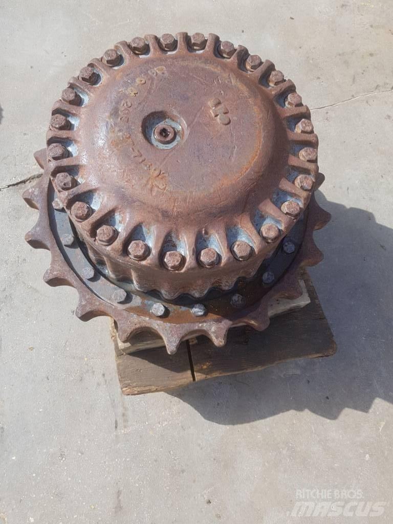 Komatsu PC210-3 Belter, kjettinger og understell