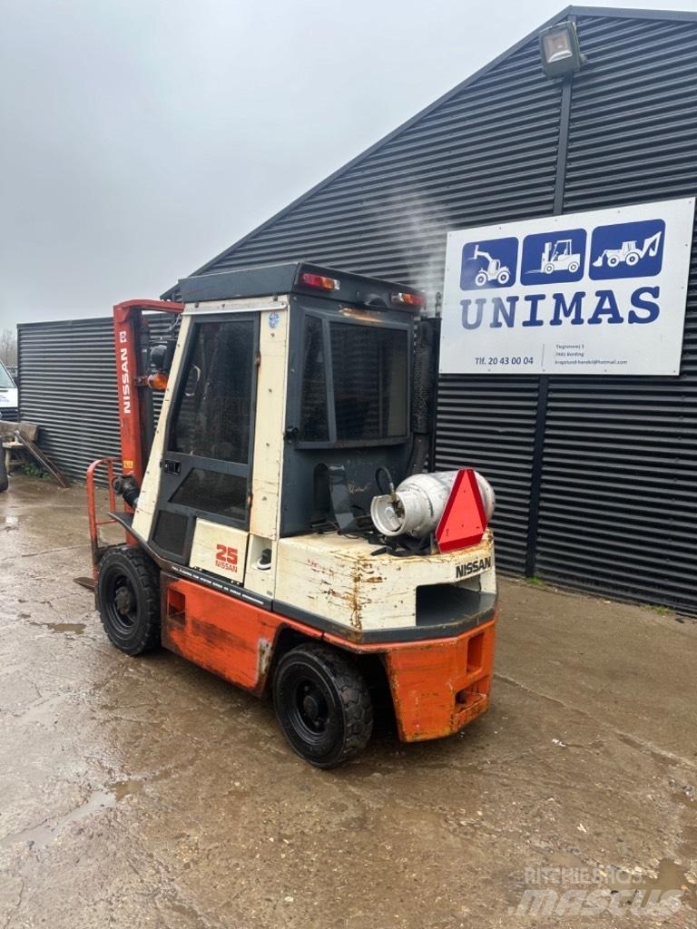 Nissan FG25 Propan trucker