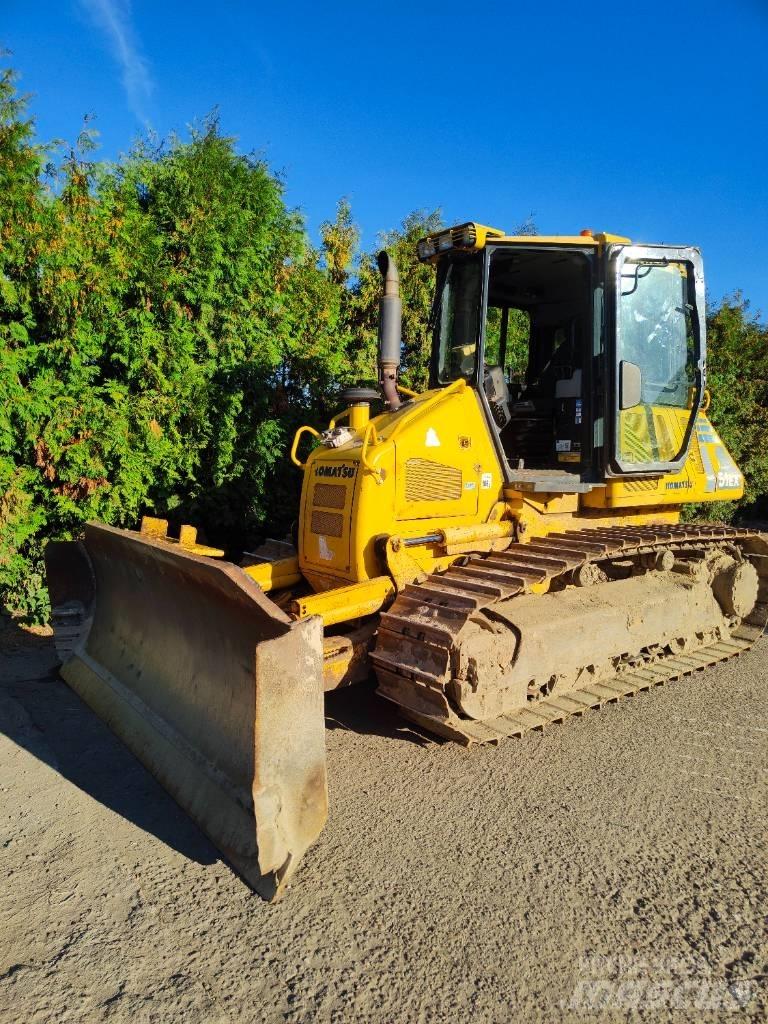 Komatsu D 51 Dozere Beltegående