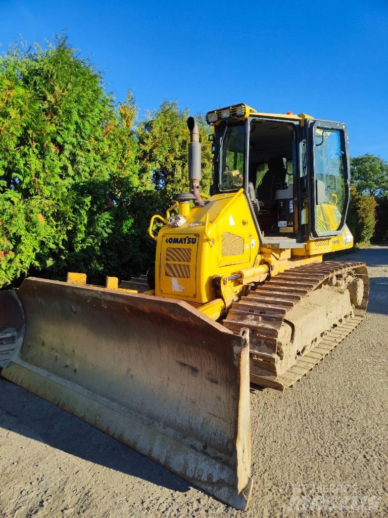 Komatsu D 51 Dozere Beltegående