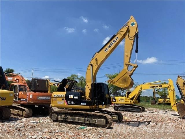 CAT 323D Beltegraver