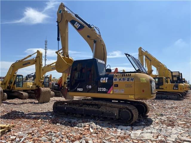 CAT 323D Beltegraver