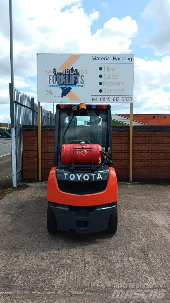 Toyota 02-8 FGF25 Propan trucker