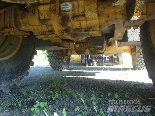 DEERE 410J Traktorgravere