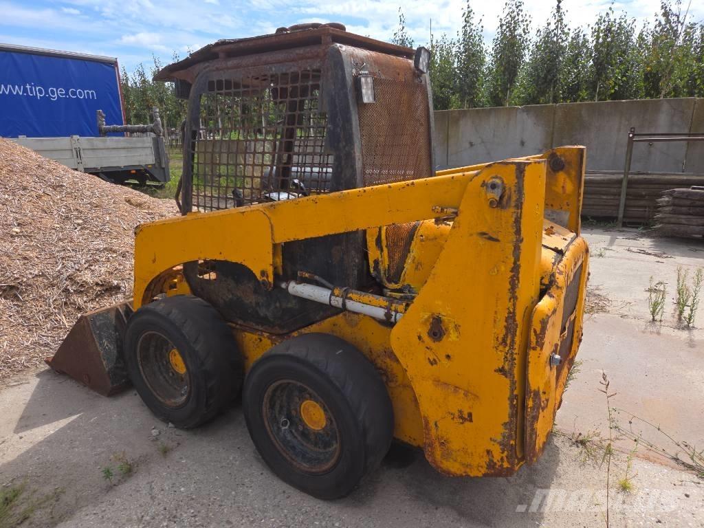 Komatsu SK 714 Kompaktlastere