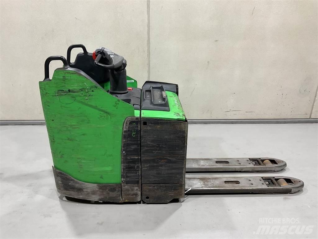 Cesab P320 Lavtløftende truck med platform