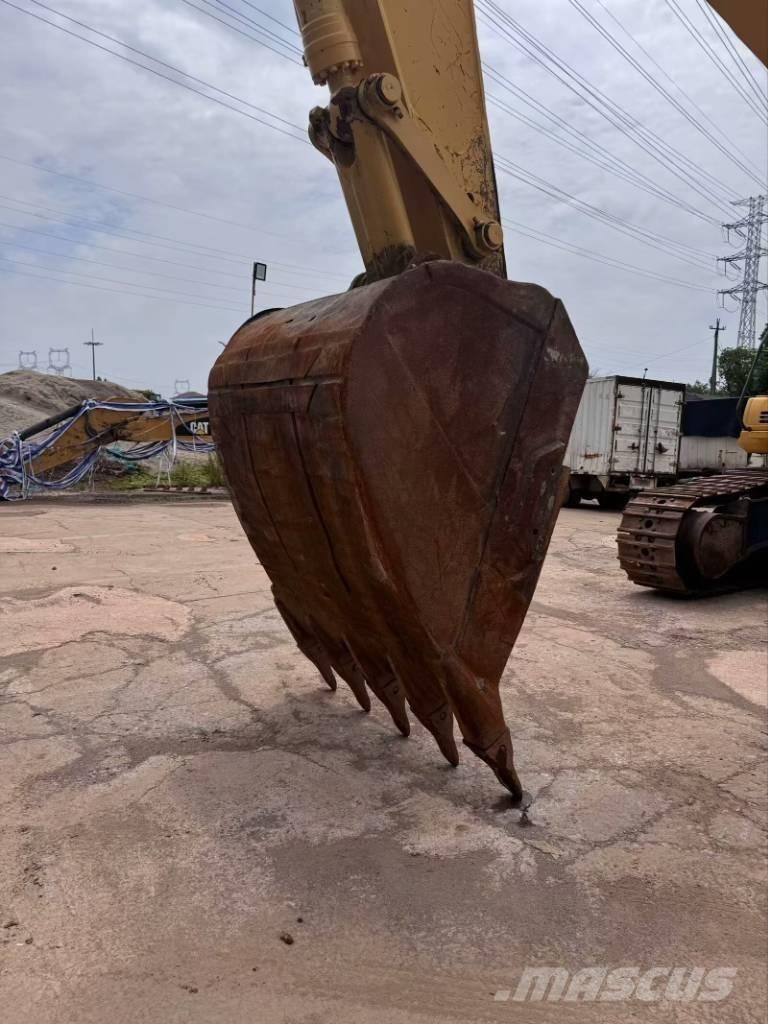 Komatsu PC 400-8 Amfibiske Gravemaskiner