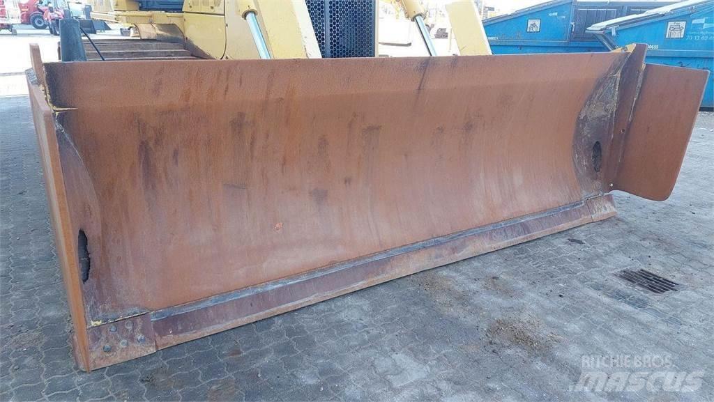 Komatsu D65PX-18 Dozere Beltegående