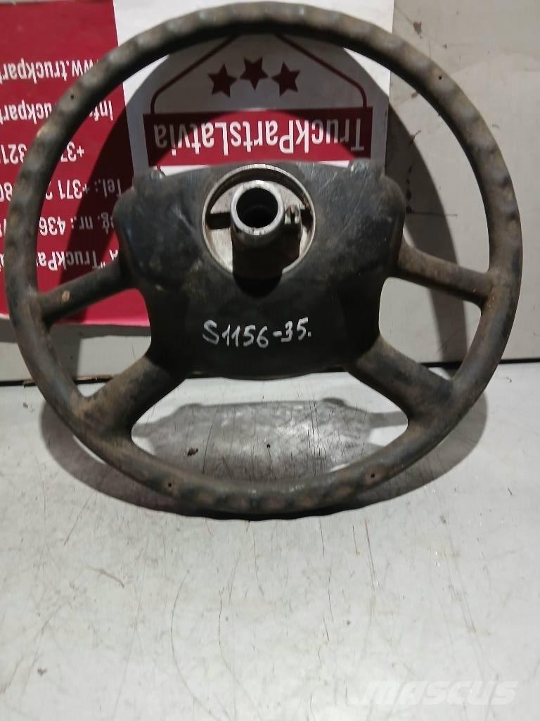 Scania 144    1327026 Førerhus og Interiør
