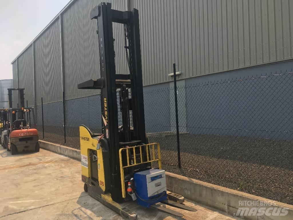 Hyster N35ZDR Skyvemasttruck