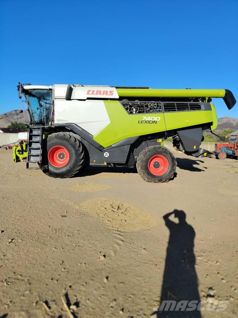 CLAAS Lexion 7400 Skurtreskere