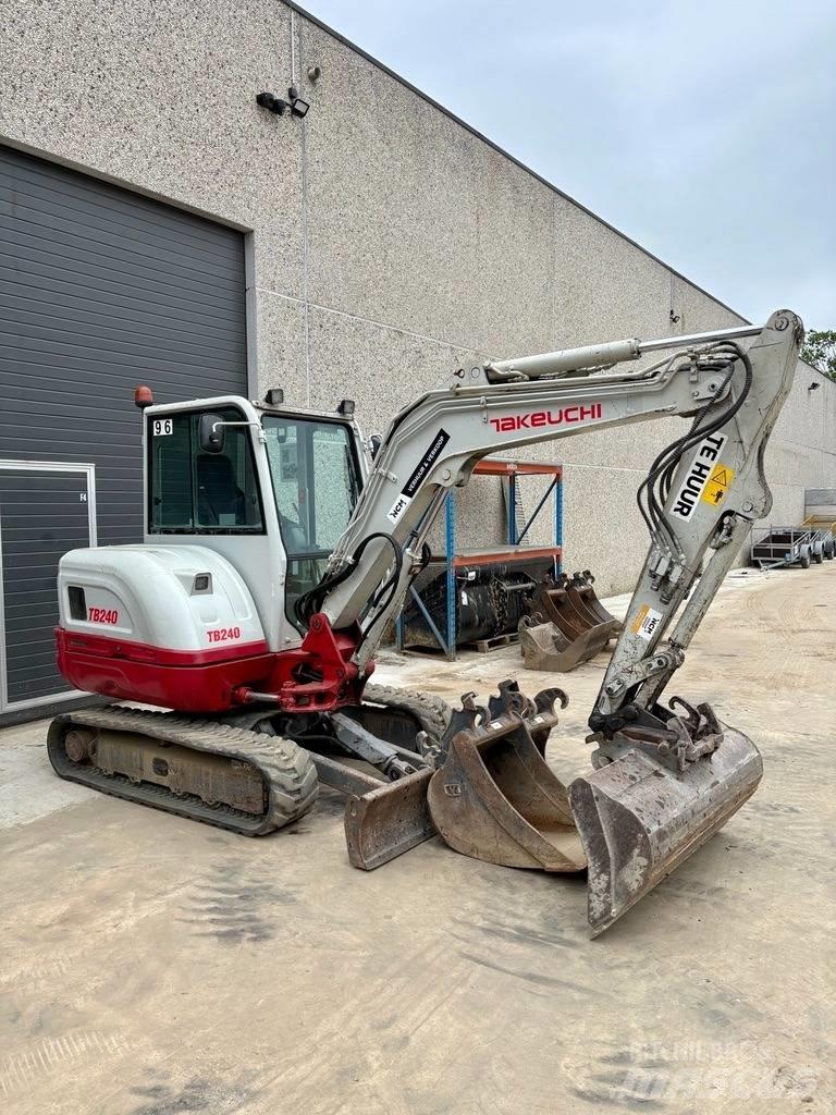 Takeuchi TB 240 Minigravere <7t