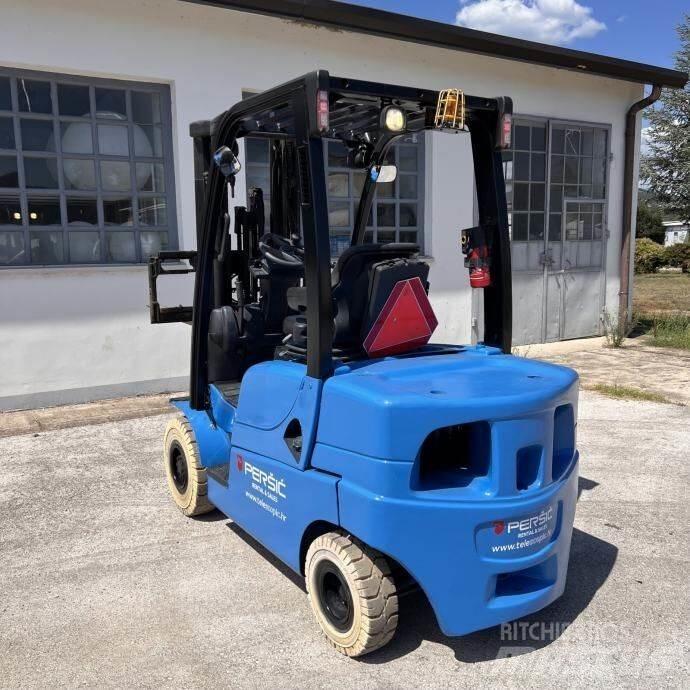 Yale GDP25LX Diesel Trucker