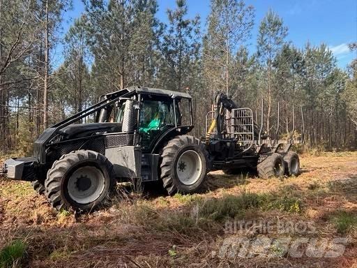 Valtra T 254 Traktor med skogsutstyr