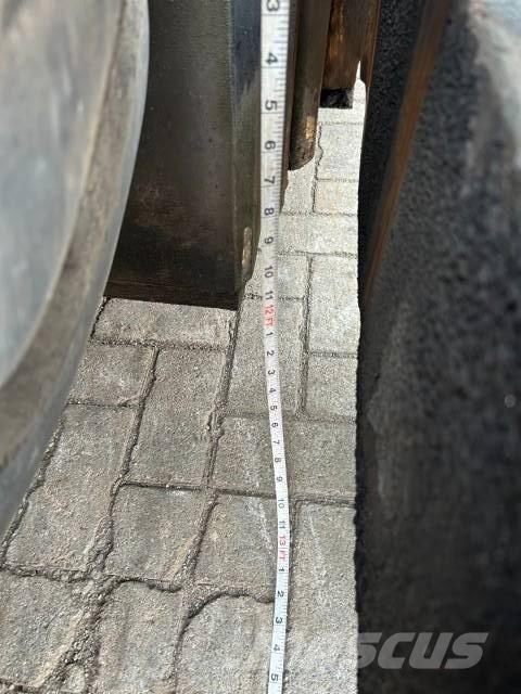 Kalmar DCB 28-1200 Diesel Trucker