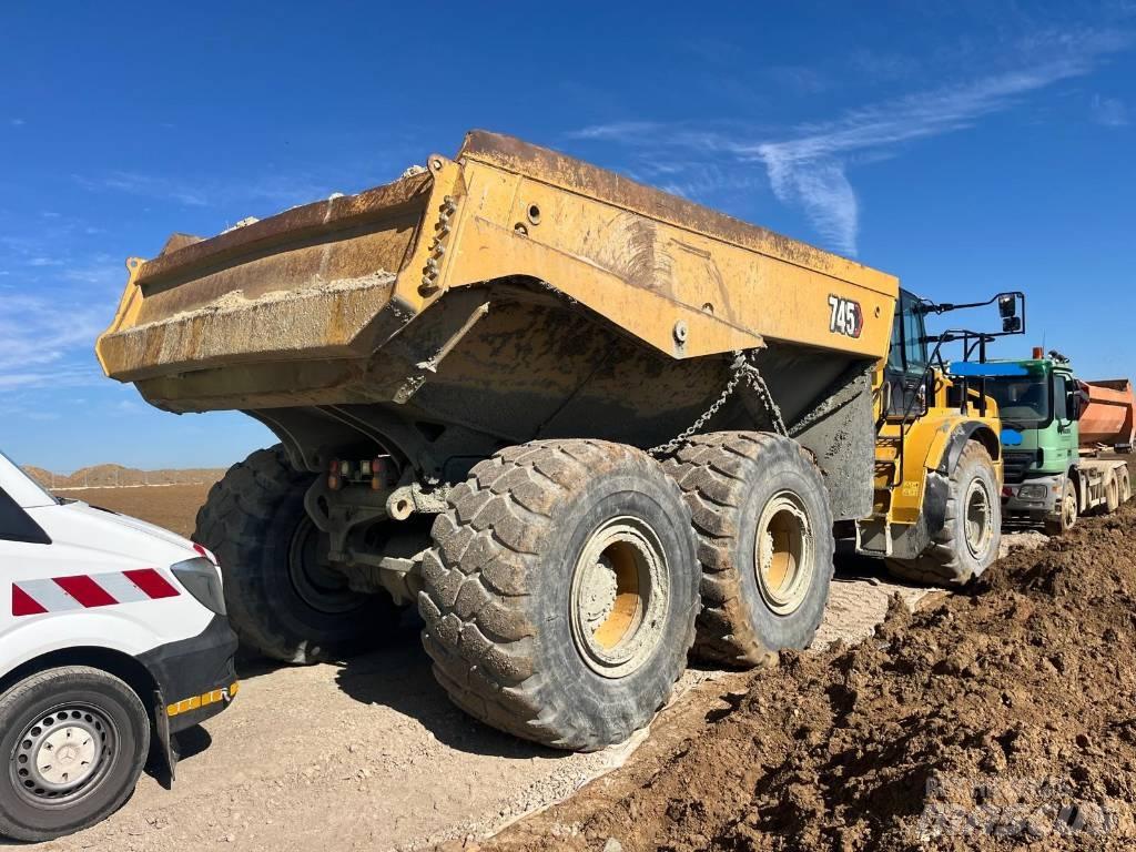 CAT 745 Rammestyrte Dumpere