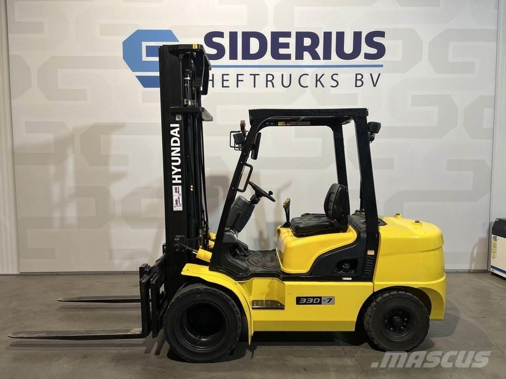 Hyundai 33D-7 Diesel Trucker