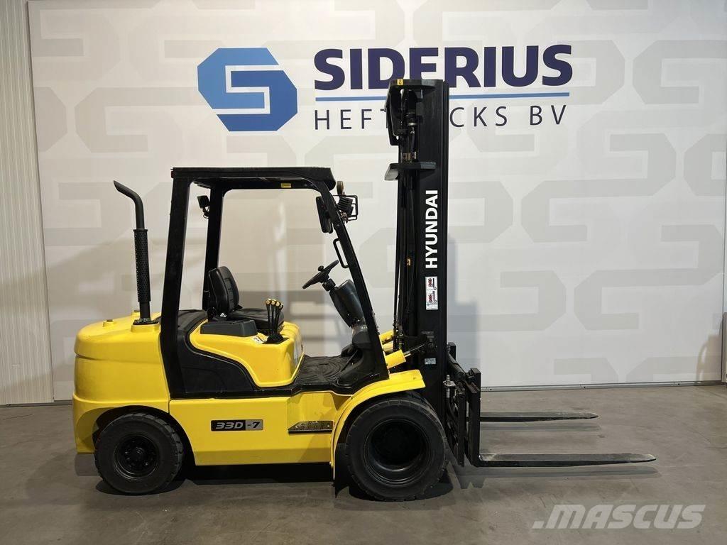 Hyundai 33D-7 Diesel Trucker
