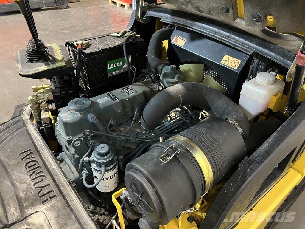 Hyundai 33D-7 Diesel Trucker