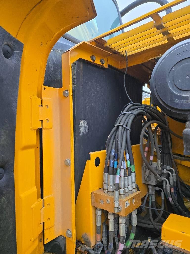 JCB JS 210 LC Beltegraver