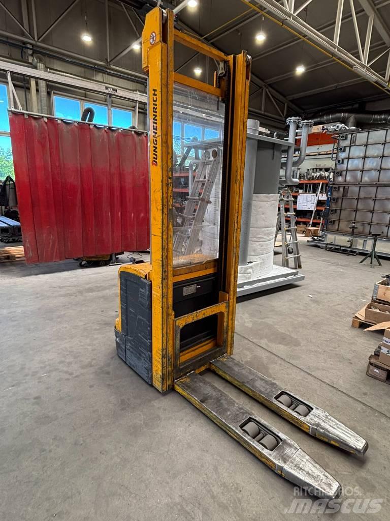Jungheinrich EJC220 Ledestablere