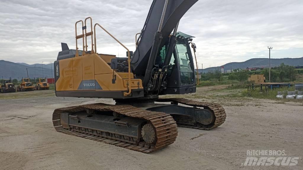 Volvo EC 250 EL Beltegraver