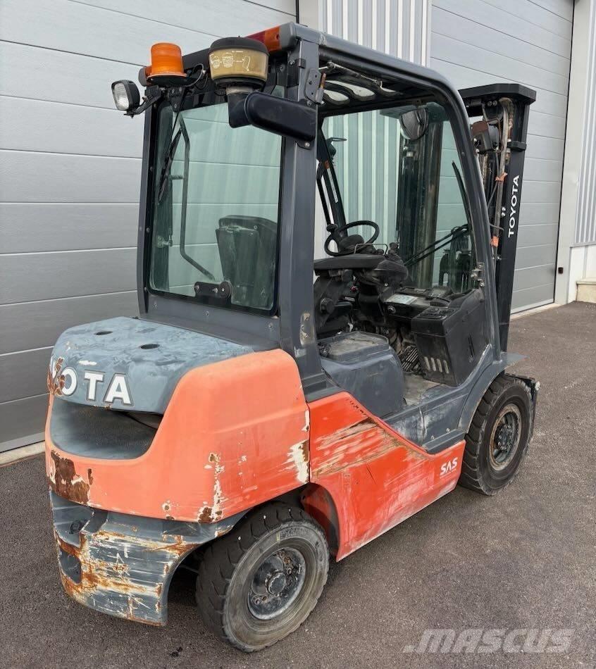 Toyota 8 FDF 25 Diesel Trucker
