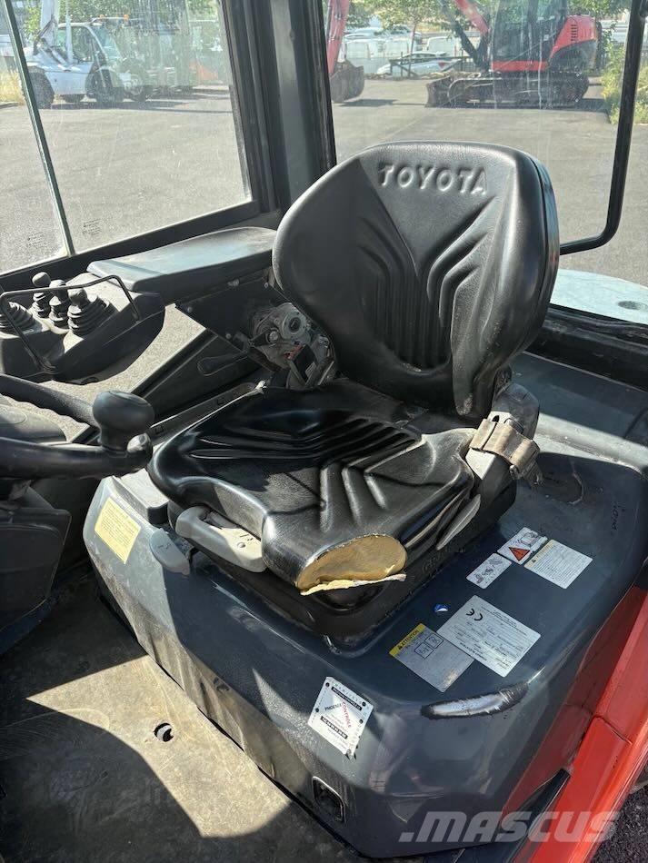 Toyota 8 FDF 25 Diesel Trucker