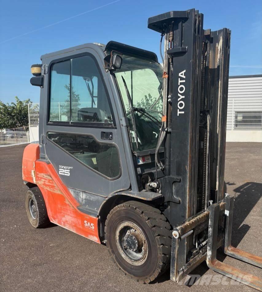 Toyota 8 FDF 25 Diesel Trucker