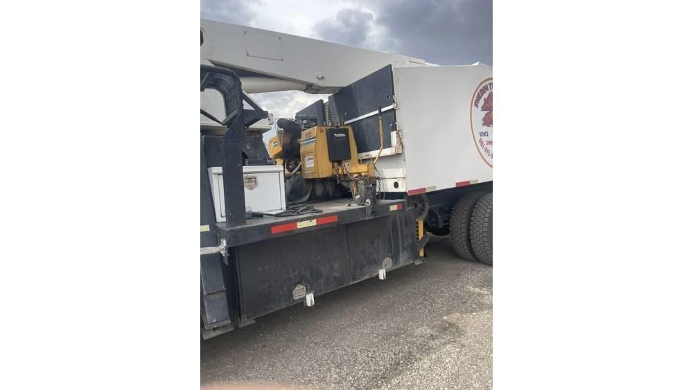 Ford F 7000 Bilmontert lift