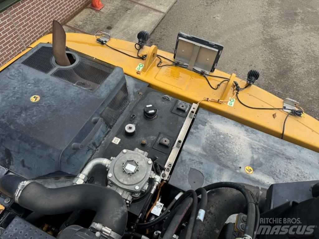 CAT MH3022 Gravemaskiner for avfallshåndtering